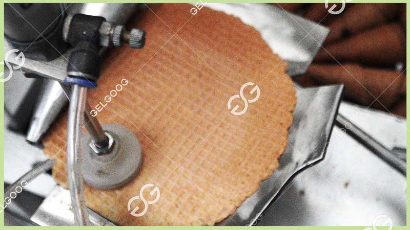Waffle cone maker machine